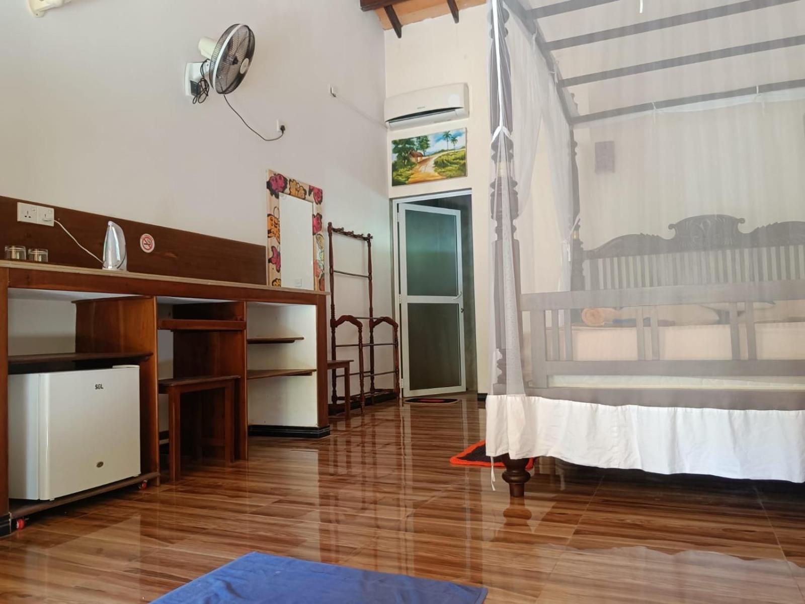Thambili Cabanas Hikkaduwa Dış mekan fotoğraf